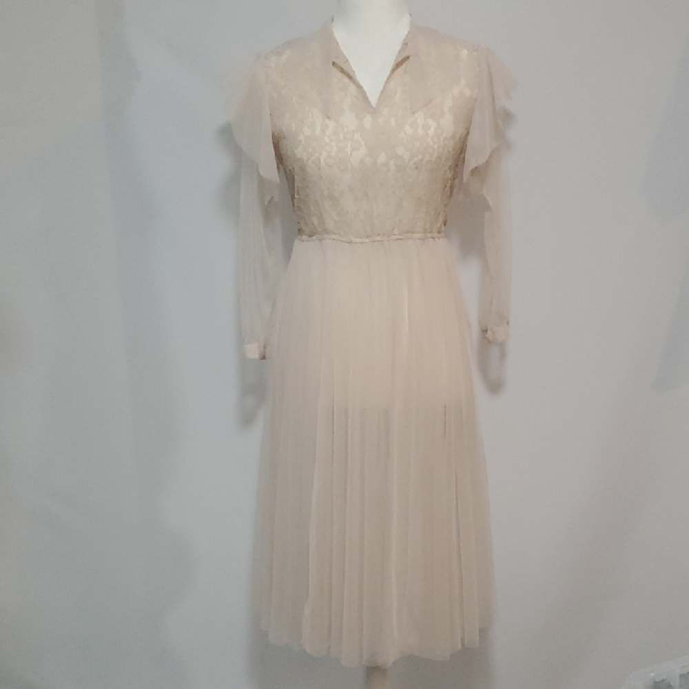 Elegant Cream Lace Dress Size Medium/ Large